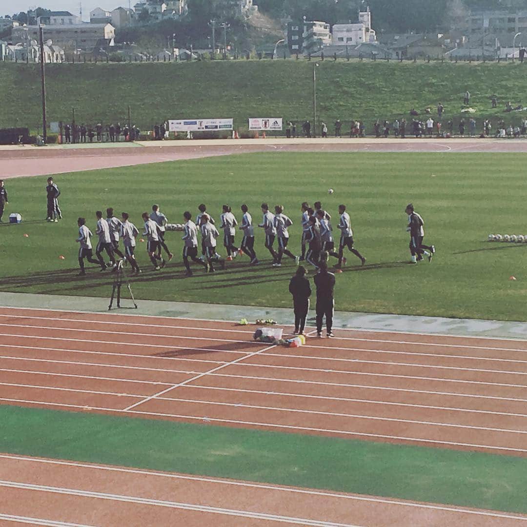 蒼井里紗さんのインスタグラム写真 - (蒼井里紗Instagram)「サッカー日本代表の公開練習見に来ました。  鳥かごも激的に上手。  #日本代表サッカー  #小机フィールド  #サカママ」3月19日 16時43分 - risaoi328
