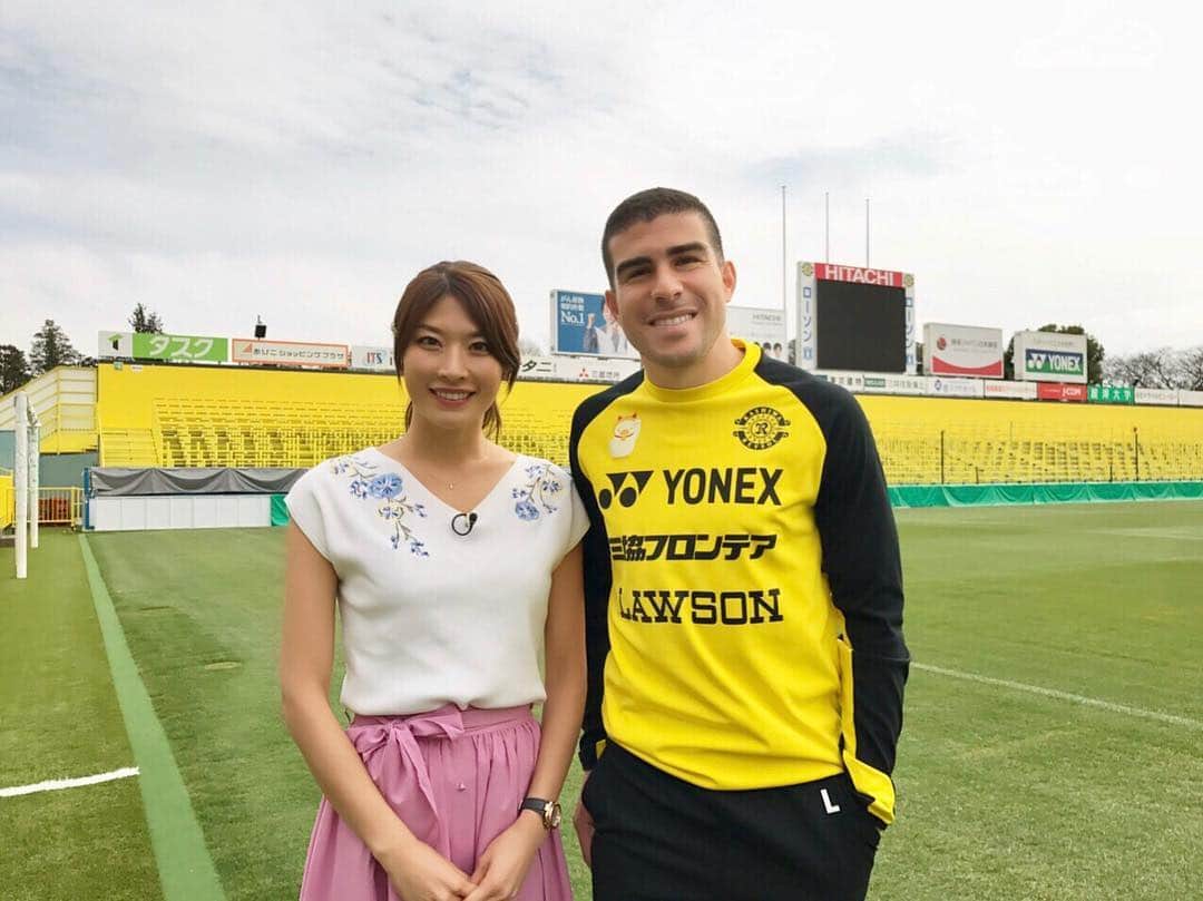 西谷綾子のインスタグラム：「✴︎ 柏レイソル J2開幕戦から負けなし🌟 4連勝👏😆嬉しくてニヤニヤしちゃうね😂💓 ・ 今週23(土)vsファジアーノ岡山⚽️📝楽しみーー🙌 ・ 今年新加入のヒシャルジソン選手にインタビュー🎤🤗 落ち着いた雰囲気でいろんなお話をしてくださるなか、無邪気な笑顔が印象的☺️ ・ これまでの経験からヒシャルジソン選手の言葉には1つ1つに重みがあり、私もpowerを頂きました。 ・ 今のヒシャルジソン選手がいるのは偉大なお母さんの存在。storyが素敵過ぎました😭😢💕 ・ この模様は、 3/24(日)チバテレ 「ライジングレイソル」観てね♡ ・ 明日は別の仕事で私がインタビューされる方😋するのも受けるのも好き☺️🌟 ・ #柏レイソル #選手インタビュー  #今週末 #ファジアーノ岡山 #楽しみ #勝利  #soccer #reysol #jleague」