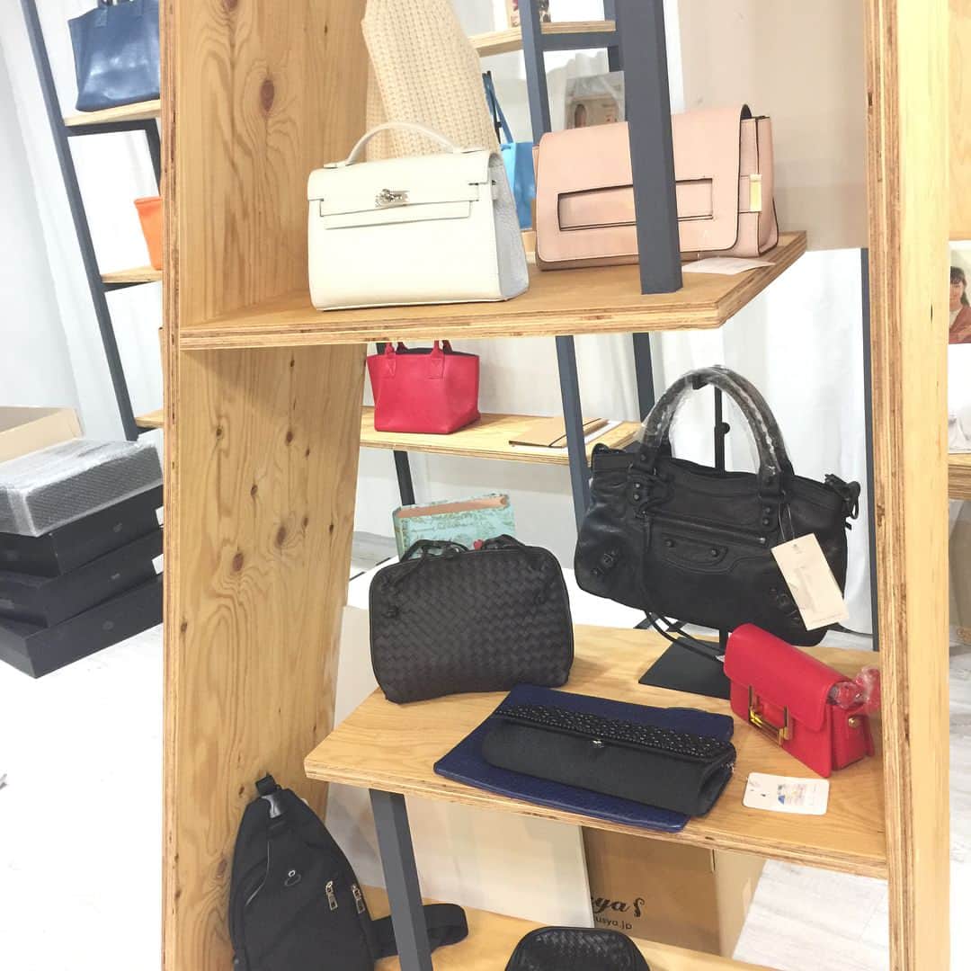 narusyaさんのインスタグラム写真 - (narusyaInstagram)「ナルシャTOKYO FAMILY SALE X TOC徳の市！💕 ★オーダーメイドバッグ注文受付！！（母の日👵🏻ギフトご予約承りします） ★新商品在庫を最大５０％OFFでご購入チャンス！👜 ★北欧テイストの当店ブランド「HENNES VAROR」を「３０％OFF」セール！🎅 期間：2019.3/21(THU),22(FRI),23(SAT)  場所 : 東京都品川区西五反田7-22-17 7F56 ※人気商品はセール対象外になる場合がございます。🙇 イベント場のご来場お待ちしてます❤️ #イベント出店  #徳の市  #TOC #narusya #特別セール」3月19日 16時52分 - narusya_tokyo