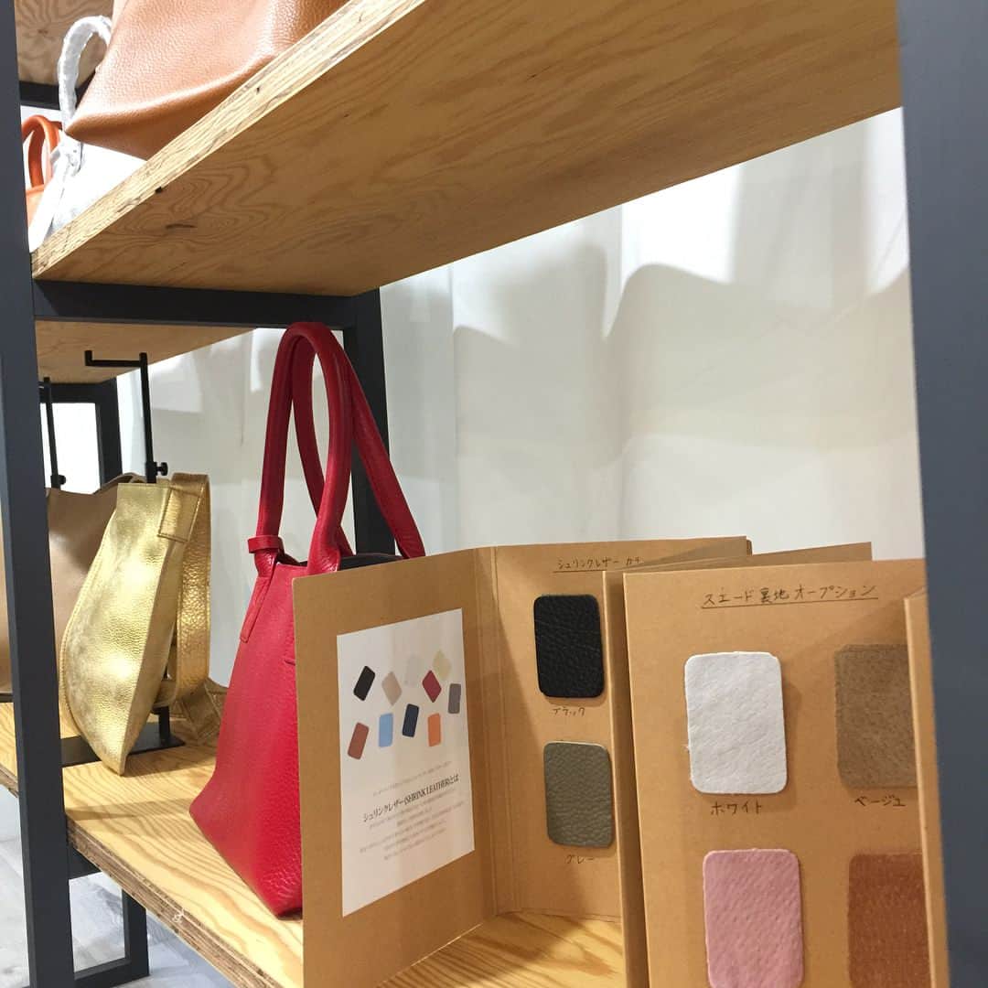 narusyaさんのインスタグラム写真 - (narusyaInstagram)「ナルシャTOKYO FAMILY SALE X TOC徳の市！💕 ★オーダーメイドバッグ注文受付！！（母の日👵🏻ギフトご予約承りします） ★新商品在庫を最大５０％OFFでご購入チャンス！👜 ★北欧テイストの当店ブランド「HENNES VAROR」を「３０％OFF」セール！🎅 期間：2019.3/21(THU),22(FRI),23(SAT)  場所 : 東京都品川区西五反田7-22-17 7F56 ※人気商品はセール対象外になる場合がございます。🙇 イベント場のご来場お待ちしてます❤️ #イベント出店  #徳の市  #TOC #narusya #特別セール」3月19日 16時52分 - narusya_tokyo