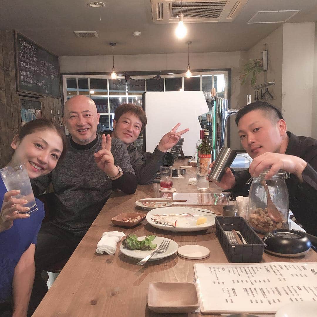中川愛海さんのインスタグラム写真 - (中川愛海Instagram)「ベトナムから🇻🇳帰りは飛行機取り間違えいたのもあり節約のため関西経由でお墓参りもかねて岸和田へ！昼はよしくんがランチ連れてってくれ夜は久しぶりパパと二人でごはん。昔小さい頃から通う焼肉屋「ますや」へからの先輩のぼんちゃんがオープンしたバーへお祝い兼ねて飲みに行ったらぼんちゃんがバースデー祝いしてくれた！「laba-laba」めちゃくちゃよい店だった！紹介したくよしくんを呼び出し合流！ 楽しかったー またアミュランにもご紹介します！ @bo_n_ta  @ami_nakagawa_  #中川愛海 #岸和田 #地元 #先輩 #パイセン #仲良し #ありがとう #バースデープレート #サプライズ #シュールにしてクール #ありがとう❤️ #labalaba」3月19日 16時59分 - ami_nakagawa_