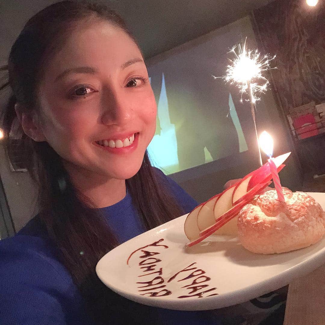 中川愛海さんのインスタグラム写真 - (中川愛海Instagram)「ベトナムから🇻🇳帰りは飛行機取り間違えいたのもあり節約のため関西経由でお墓参りもかねて岸和田へ！昼はよしくんがランチ連れてってくれ夜は久しぶりパパと二人でごはん。昔小さい頃から通う焼肉屋「ますや」へからの先輩のぼんちゃんがオープンしたバーへお祝い兼ねて飲みに行ったらぼんちゃんがバースデー祝いしてくれた！「laba-laba」めちゃくちゃよい店だった！紹介したくよしくんを呼び出し合流！ 楽しかったー またアミュランにもご紹介します！ @bo_n_ta  @ami_nakagawa_  #中川愛海 #岸和田 #地元 #先輩 #パイセン #仲良し #ありがとう #バースデープレート #サプライズ #シュールにしてクール #ありがとう❤️ #labalaba」3月19日 16時59分 - ami_nakagawa_
