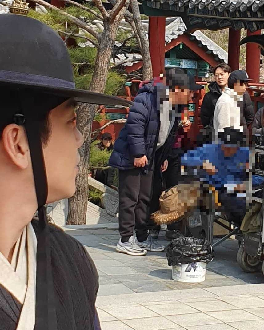 ハン・サンジンさんのインスタグラム写真 - (ハン・サンジンInstagram)「#오늘#봄날씨#해치데이#본방사수📺  #hachi#sbs#월#화#밤10시 #사헌부#방주감찰 자신의 씬이 끝나도 모니터 하고  항상 공부하는 아름다운 배우#정순원 #사헌부관헌을해치라고도하지  #권율#전배수#안승균#한상진 배수형님 #장달아재 어깨만ㅜㅜ」3月19日 17時01分 - hsjnews