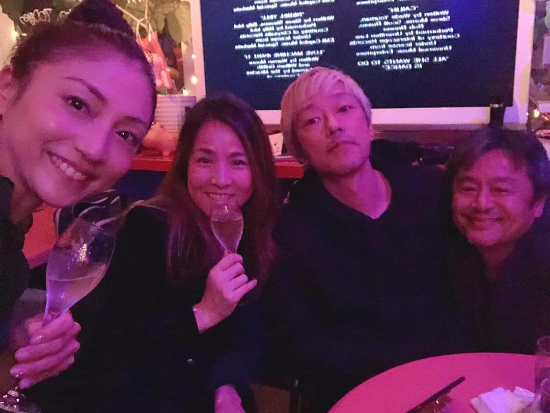 中川愛海さんのインスタグラム写真 - (中川愛海Instagram)「東京帰ってきていつも通り！久しぶりに銀紋に悟郎さんひでさんと行き、さらに @daikanyama.kyogo 9周年祝いに！おめでとうございます㊗️すごい！9周年！大先輩であり大好きな私のお姉様❤️直美ちゃんとも乾杯できたしラブラブしたよー 直美ちゃんおめでとう㊗️㊗️ @daikanyama.kyogo  @naomimi.daikanyama  @ami_nakagawa_  #中川愛海 #代官山 #代官山kyogo #おめでとう #9周年 #大好きな人」3月19日 17時05分 - ami_nakagawa_