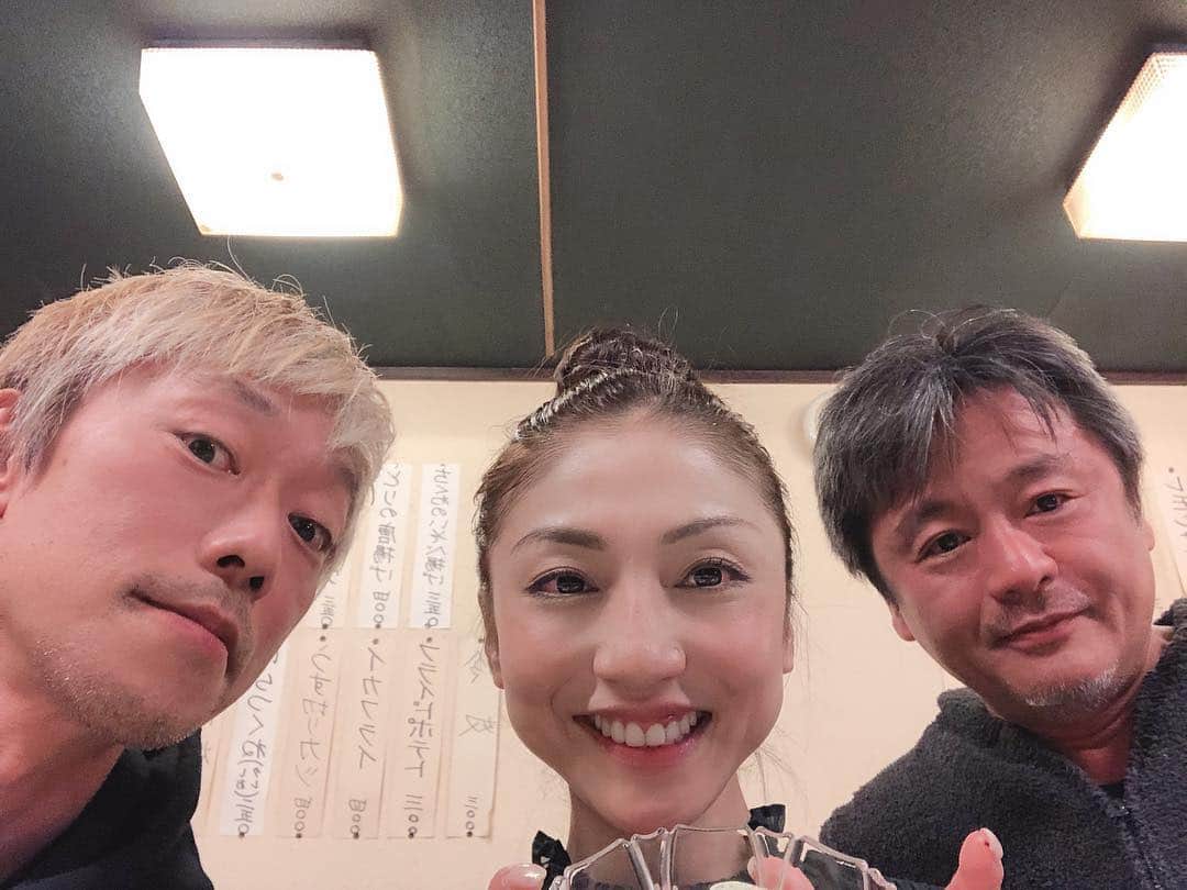 中川愛海さんのインスタグラム写真 - (中川愛海Instagram)「東京帰ってきていつも通り！久しぶりに銀紋に悟郎さんひでさんと行き、さらに @daikanyama.kyogo 9周年祝いに！おめでとうございます㊗️すごい！9周年！大先輩であり大好きな私のお姉様❤️直美ちゃんとも乾杯できたしラブラブしたよー 直美ちゃんおめでとう㊗️㊗️ @daikanyama.kyogo  @naomimi.daikanyama  @ami_nakagawa_  #中川愛海 #代官山 #代官山kyogo #おめでとう #9周年 #大好きな人」3月19日 17時05分 - ami_nakagawa_