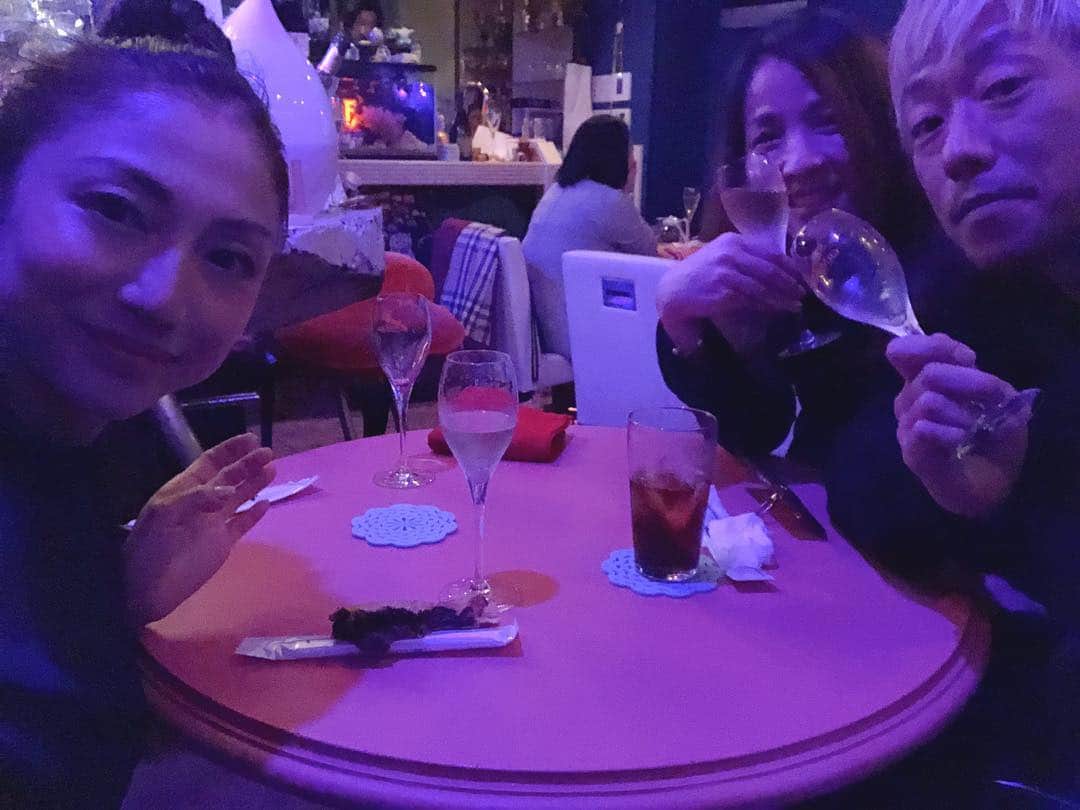 中川愛海さんのインスタグラム写真 - (中川愛海Instagram)「東京帰ってきていつも通り！久しぶりに銀紋に悟郎さんひでさんと行き、さらに @daikanyama.kyogo 9周年祝いに！おめでとうございます㊗️すごい！9周年！大先輩であり大好きな私のお姉様❤️直美ちゃんとも乾杯できたしラブラブしたよー 直美ちゃんおめでとう㊗️㊗️ @daikanyama.kyogo  @naomimi.daikanyama  @ami_nakagawa_  #中川愛海 #代官山 #代官山kyogo #おめでとう #9周年 #大好きな人」3月19日 17時05分 - ami_nakagawa_