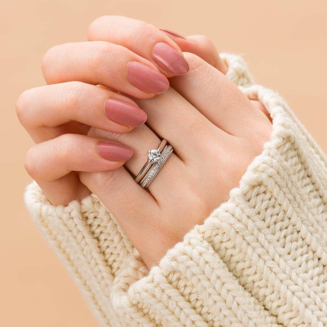婚約・結婚指輪のI-PRIMO（アイプリモ）公式アカウントさんのインスタグラム写真 - (婚約・結婚指輪のI-PRIMO（アイプリモ）公式アカウントInstagram)「* 幸せの星と言われる1等星が由来の『アルク』。見るたびに、指輪をプレゼントされた幸せな瞬間を鮮明に思い出させてくれます。豊穣の女神にちなみ名づけられた『フレイ』は、途切れのないミル打ちが「永遠」を表すデザイン。おふたりが永く実りのある年月を送れますようにと願いを込めて。  婚約指輪：アルク #アイプリモ_アルク 結婚指輪：フレイ20LD #アイプリモ_フレイ * #iprimo #アイプリモ #婚約指輪 #結婚指輪 #ブライダルリング #エンゲージリング #マリッジリング #プレ花嫁 #結婚準備 #婚約 #結婚」3月19日 17時10分 - iprimo_official