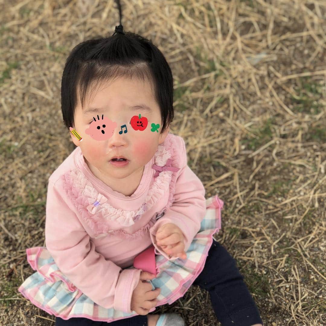 木本泉さんのインスタグラム写真 - (木本泉Instagram)「-﻿ ご機嫌で遊んでいるのに、、、鼻水拭こうとしたら怒られた、、、、。﻿ 拭かせて下さい、、、🙏﻿ ﻿ #姪っ子#10ヶ月#公園遊び」3月19日 17時18分 - izumikimoto