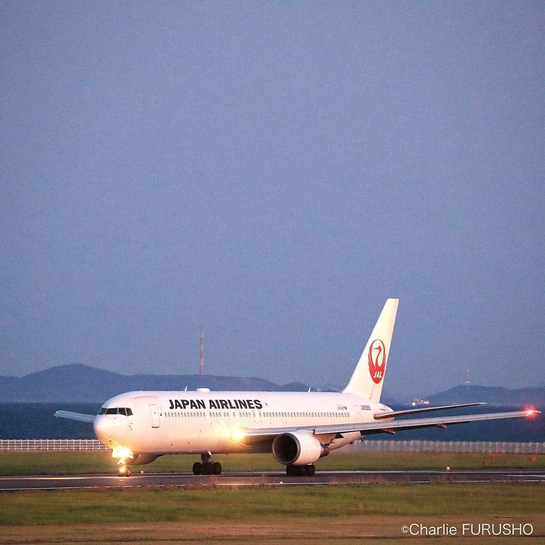 JALさんのインスタグラム写真 - (JALInstagram)「⠀ How about a journey exploring your own roots? There may be new discoveries to be made 👀✨ #ChargeUpMarch #JAL ⠀⠀ 自分のルーツを巡る旅なんていかがでしょう🌱⠀ 新たな発見があるかもしれませんね👀✨⠀ .⠀ .⠀ Post your memories with #FlyJAL⠀ ⠀ #JapanAirlines ⠀ #travel #airplane #startingpoint #feelyourroots」3月19日 17時22分 - japanairlines_jal