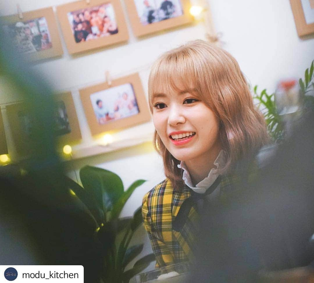 IZ*ONEさんのインスタグラム写真 - (IZ*ONEInstagram)「#Repost @modu_kitchen • • • • • 🌸0319🌸 🎉쿠라의 생일을 축하합니댜옹🎉😻 . . #사쿠라 #생일 #모두의주방 #일동 #아이즈원 #미야와키사쿠라 #생축 #해피데이 #🎉 #꾸라동」3月19日 17時30分 - official_izone