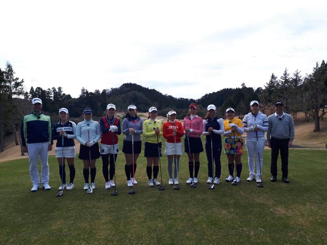 横田真一さんのインスタグラム写真 - (横田真一Instagram)「収録 ゴルフサバイバル⛳️🏌️‍♀️ 賞金100万円は誰の手に⁉️ 顔暗くて見えてない #女子プロゴルフ#ゴルフ女子#lpga」3月19日 17時38分 - yokoshingolf