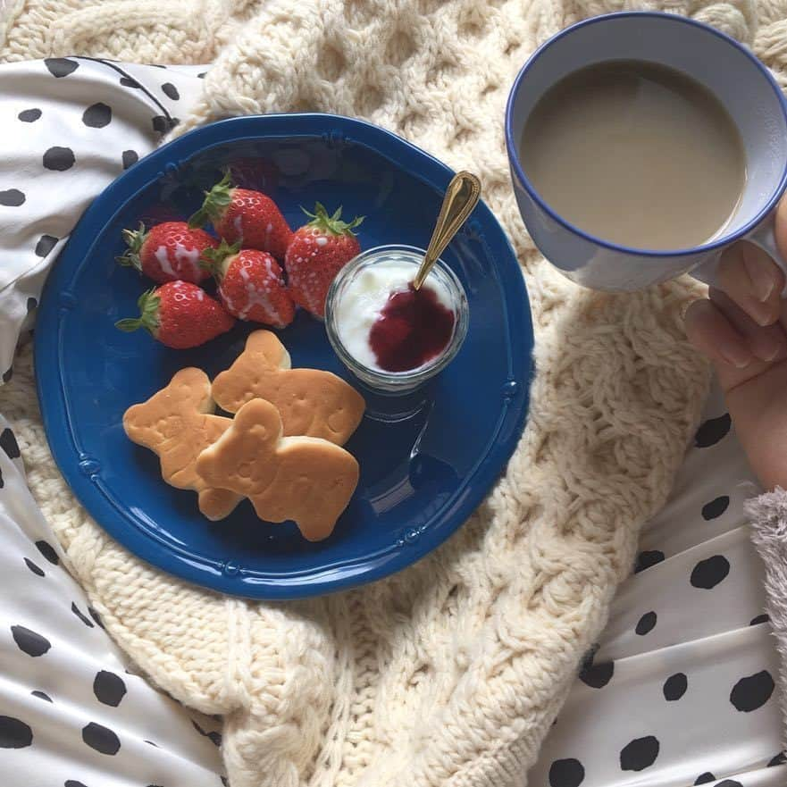 RiLiさんのインスタグラム写真 - (RiLiInstagram)「朝食やちょっとしたお菓子に❣無印良品のコアラパン🐨💫 ..... ちょこんとした可愛いサイズ感でこっちをみてるコアラさん・・🐨💗いま、無印良品で販売しているこのコアラパンが可愛いってウワサだよ〜っ❣❣ このパンの魅力は可愛さだけじゃないんです🌈コスパもいいし、自然で程よい甘さが魅力的🙊❣自分の好みアレンジもしてみるのも楽しいかも〜😆🎶 最近は「#コアラパンサンド 」も流行ってるみたい🐨✨朝ごはんにも、ちょっとしたお菓子にも！自分のお気に入りの食べ方を探してみてねっ👀🌟 ❣ ❣ ❣ ❣ ❣ サイトやSNSで掲載させていただくお写真募集中😘📸 かわいいコーデやアイテム、注目スポットなどが撮れたら、ハッシュタグ→#rili_tokyo  を付けて投稿❗ ． Special Thanks💋 Photo by @_u_m_y_k_ @naminori_12 @non_racco @_kanana25 @stmegram1026 @m_y_y_y_m @yu_0501_ @mahina_tsuki @19.228 ． #春 #春コーデ #無印良品 #無印 #コアラパン #コアラパンサンド #朝ごはん #ワンプレート #朝食 #シンプルコーデ  #カジュアルコーデ #ガーリーコーデ #置き画 #置き画くら部 #今日のコーデ #コーデ #コーディネート#秋コーデ #RiLi  #おしゃれさんと繋がりたい #お洒落さんと繋がりたい #ファッション #패션스타그램 #ootd #outfit」3月19日 18時00分 - rili.tokyo