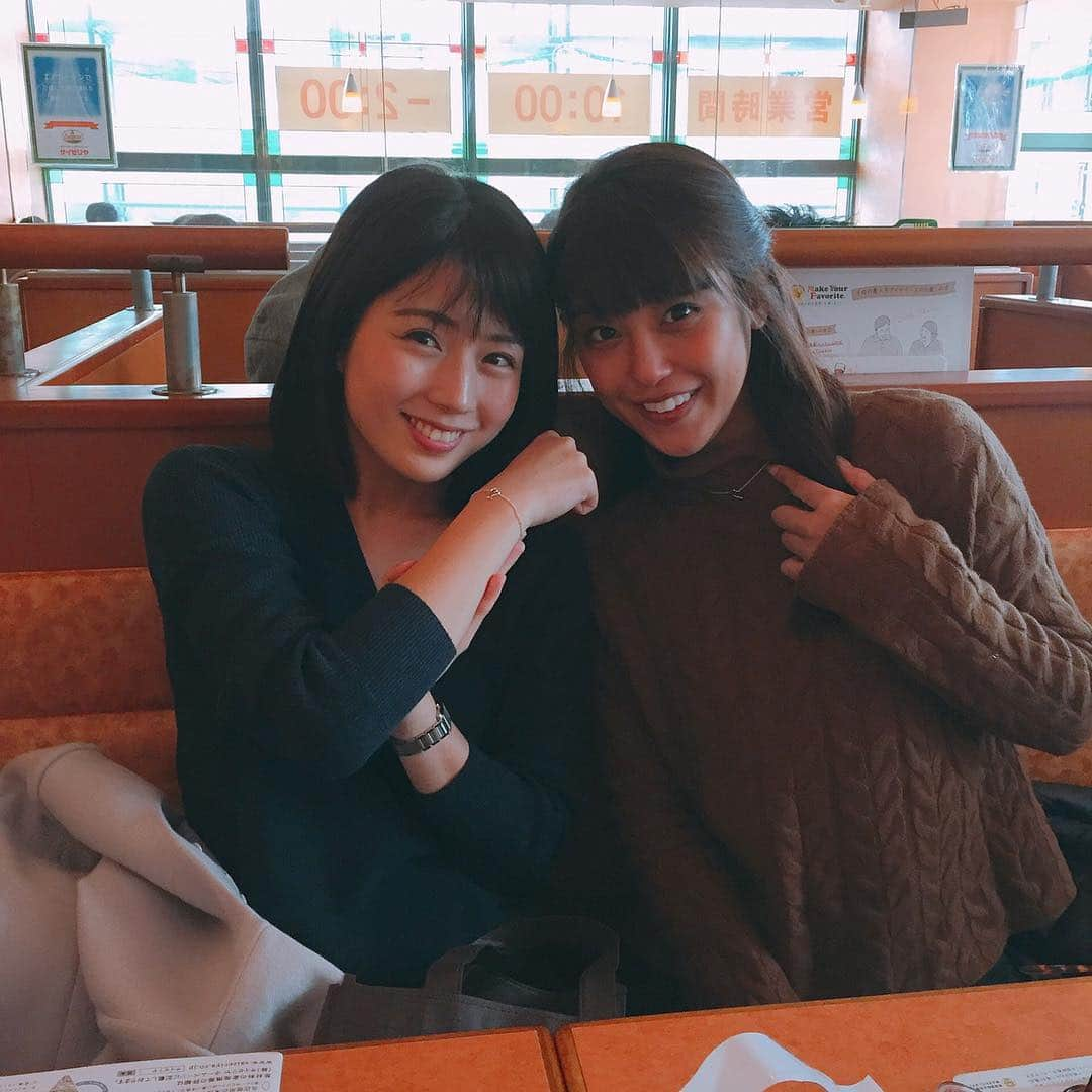 岡副麻希さんのインスタグラム写真 - (岡副麻希Instagram)「🌸 えりかが結婚式の御礼にと、 同じデザインの もえにはブレスレット わたしにはネックレスを😢🎁💕 ありがとうとっても大切にするね！♥️ #tiffanyandco」3月19日 17時54分 - maki_okazoe_official