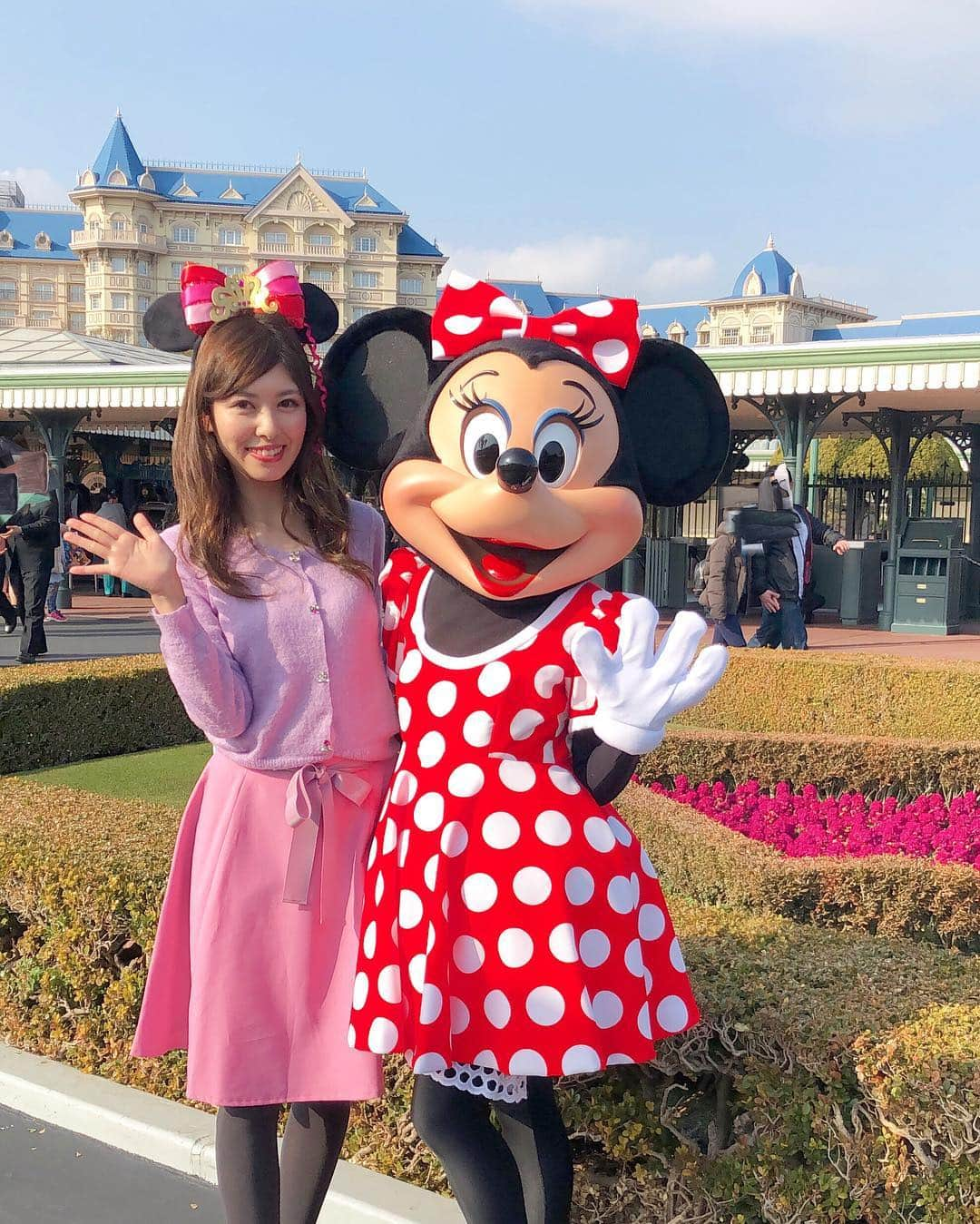 橘ゆりかさんのインスタグラム写真 - (橘ゆりかInstagram)「🎀❤️🎀❤️﻿ ﻿ ﻿ ミニーちゃん 女神様のようにかわいかった🥰﻿ きゅんきゅんした〜💓﻿ ﻿ ﻿ ﻿ #東京ディズニーランド #ディズニーランド #ディズニー #キャラグリ #エントグリ #水玉ミニー #ミニーちゃん #橘ゆりか #disneylover #followme #me #tokyodisneyresort #tokyodisneyland #tdl #disneygram #japanesegirl #disneyphoto﻿」3月19日 18時05分 - yuricalcal