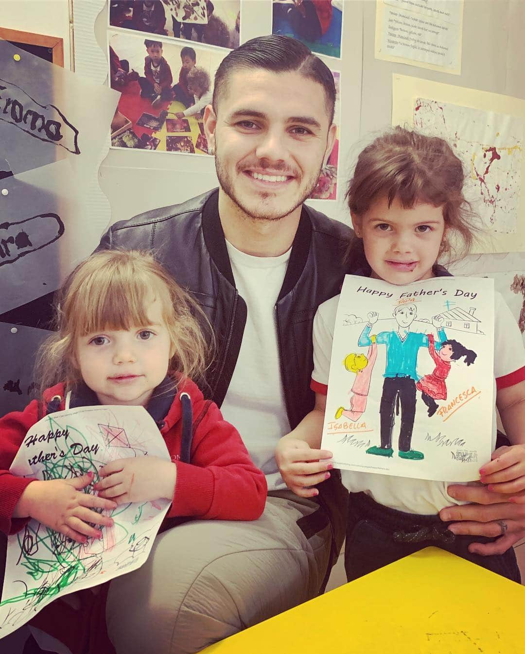 マウロ・イカルディさんのインスタグラム写真 - (マウロ・イカルディInstagram)「Happy Fathers Day 👨 I’m very happy to be able to share these special moments with my two little princesses 👸👸❤️ #Fran #Isi #MI9」3月19日 18時06分 - mauroicardi