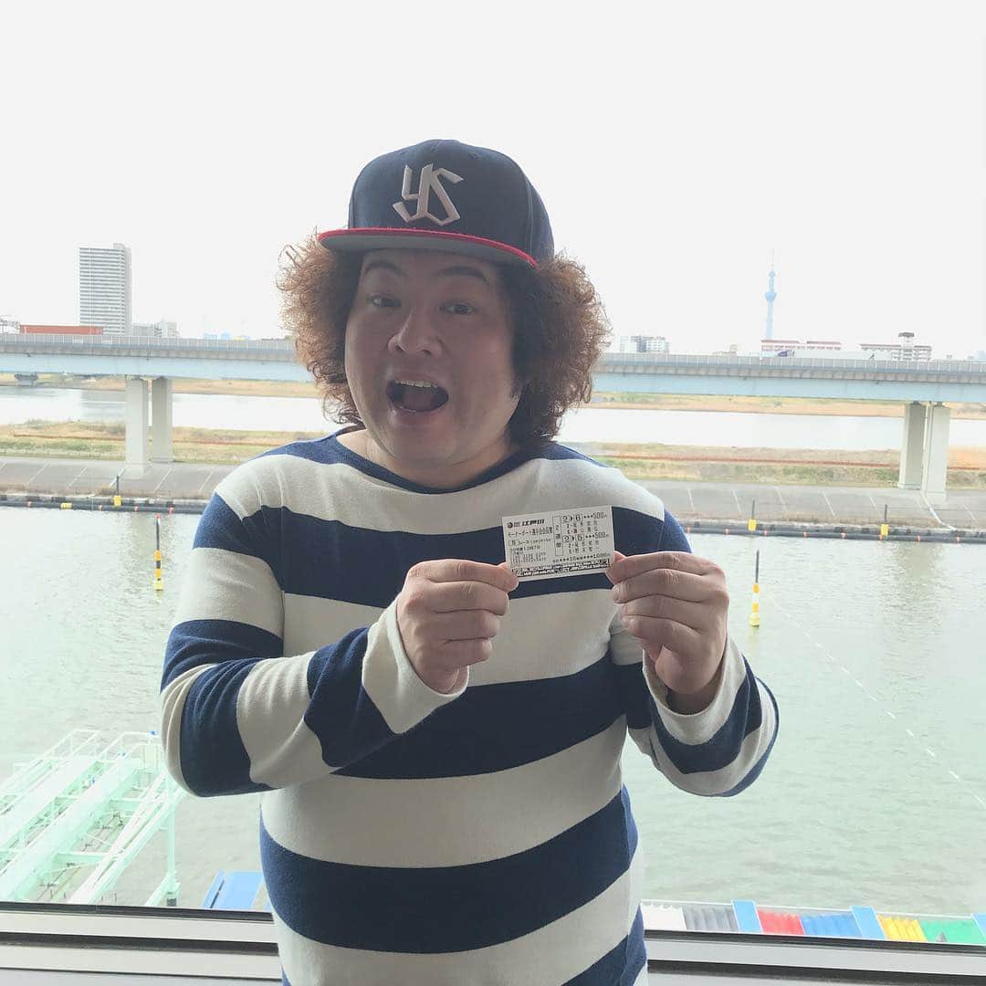 吉田サラダさんのインスタグラム写真 - (吉田サラダInstagram)「‪3月31日18時30分からテレビ東京で放送の【モヤモヤさまぁ〜ず2】に出させてもらってます！見てねー！写真はそれとは関係ございませんが、本日、江戸川競艇場に行かせていただきました！舟券が当たって嬉しいー！ボートレース楽しいね。 #ものいい #吉田サラダ #違う家 #違うか #モヤモヤさまぁーず2  #江戸川競艇場」3月19日 18時09分 - monoiiyoshida