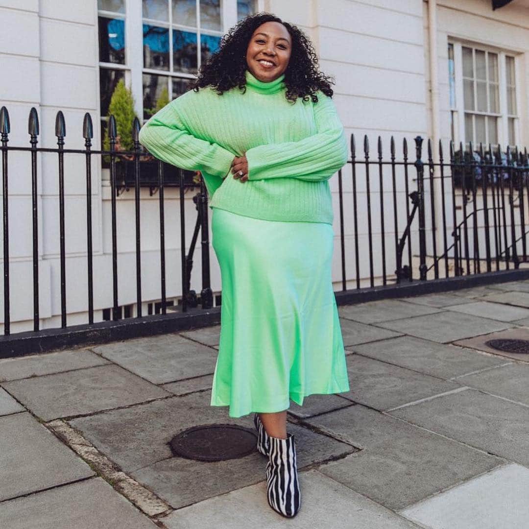 ASOSさんのインスタグラム写真 - (ASOSInstagram)「THAT neon slip skirt 😍 As seen on you 👌 ♻️ Psst! Keep your neons bright by spot-cleaning with a toothbrush or hand-washing in cold water instead of in the machine 🔎 ASOS DESIGN neon slip skirt (1393207) 🗣 Image description: various people wearing the ASOS DESIGN neon slip skirt」3月19日 18時10分 - asos