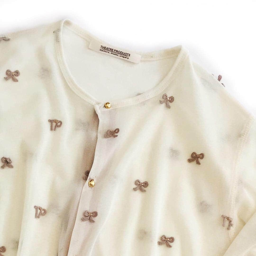 のインスタグラム：「DEADSTOCK MATERIAL／リボンチュールカーディガン ￥24,000 COLOR：WHTE ---------------- Handling stores OMOTESANDO／SHINJUKU ISETAN／ZOZOTOWN #theatreproducts #シアタープロダクツ #omotesando #shinjuku #isetan #zozotown  #deadstockmaterial」