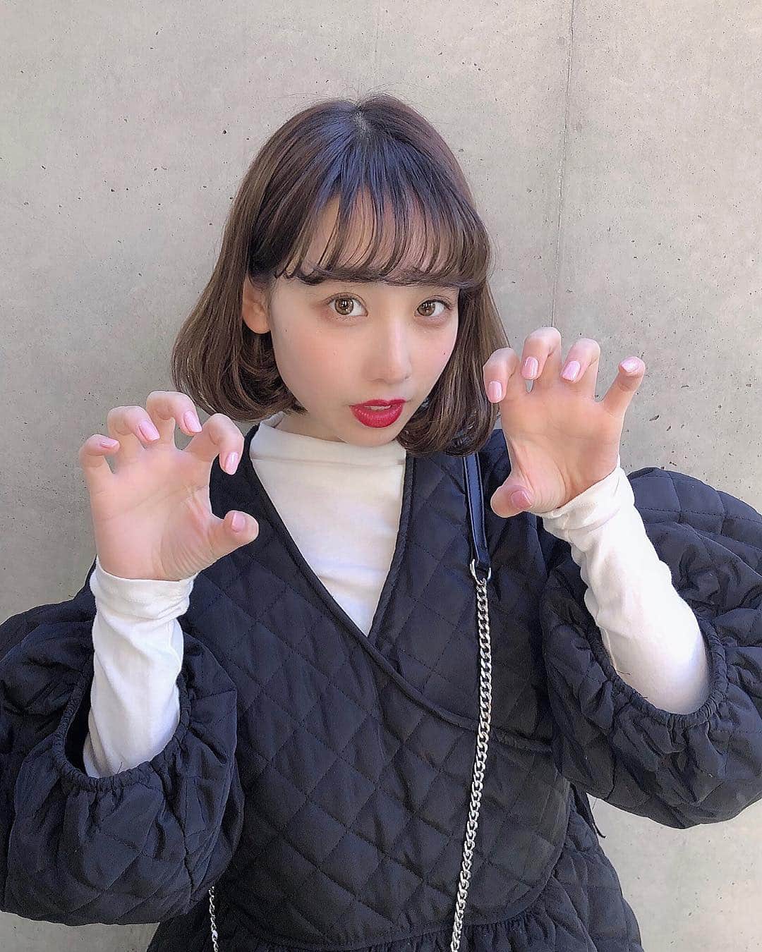 のインスタグラム：「久しぶりにセルフネイルした✌️ ベースコートからトップコートまで1本ですむし、速乾性があるから短時間でできた❤️ #平成最後のネイル と #グロッシーコート をつけて、自分のネイルを撮影して、instagramにあげたら、ハンドケアマッサージャーが当たるキャンペーンしてるらしい♡ からする😘 #グロッシーコート #ネイル  #PR」