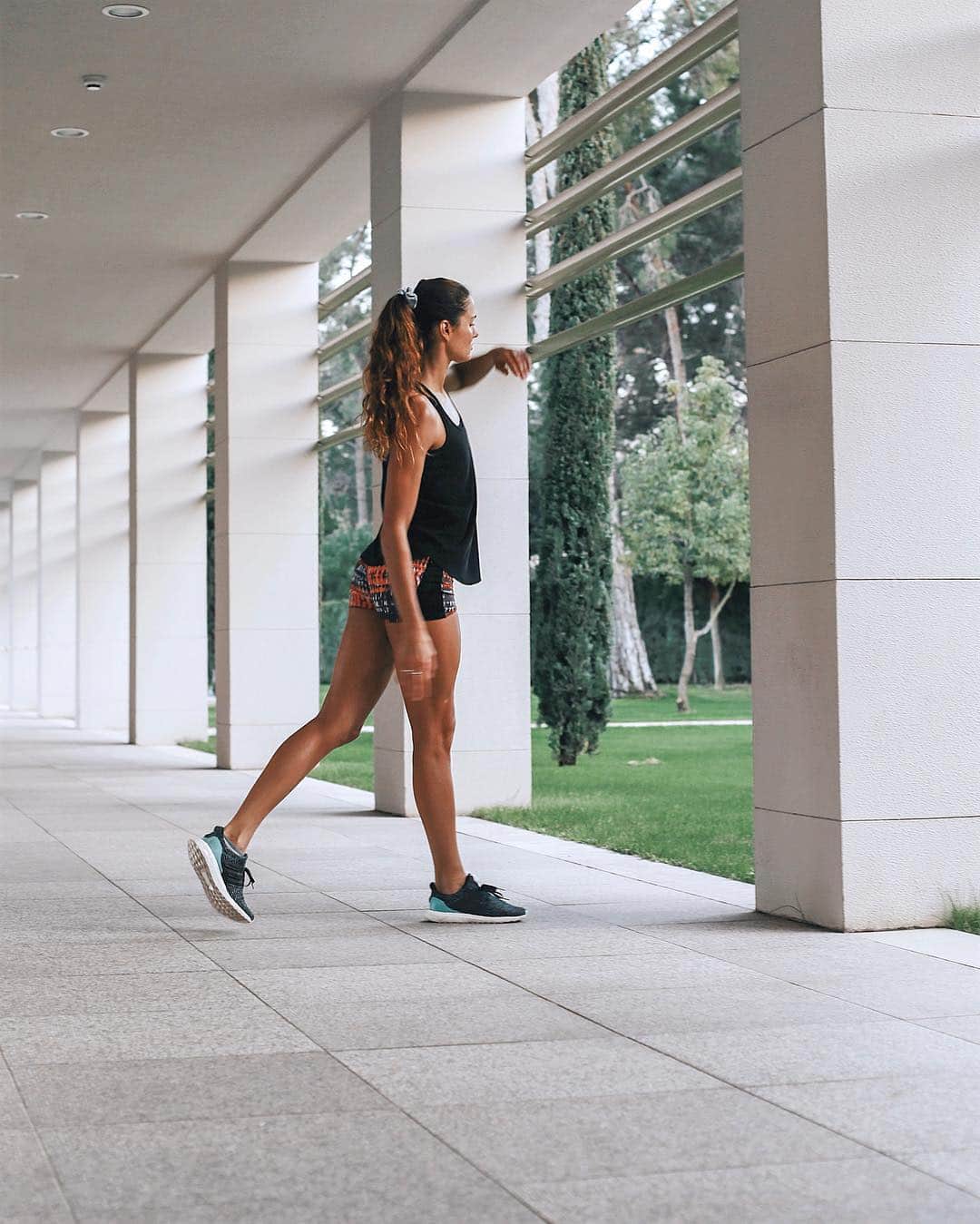 ズザンナ・ヤカボスのインスタグラム：「you are only one workout away from a good mood 😉」