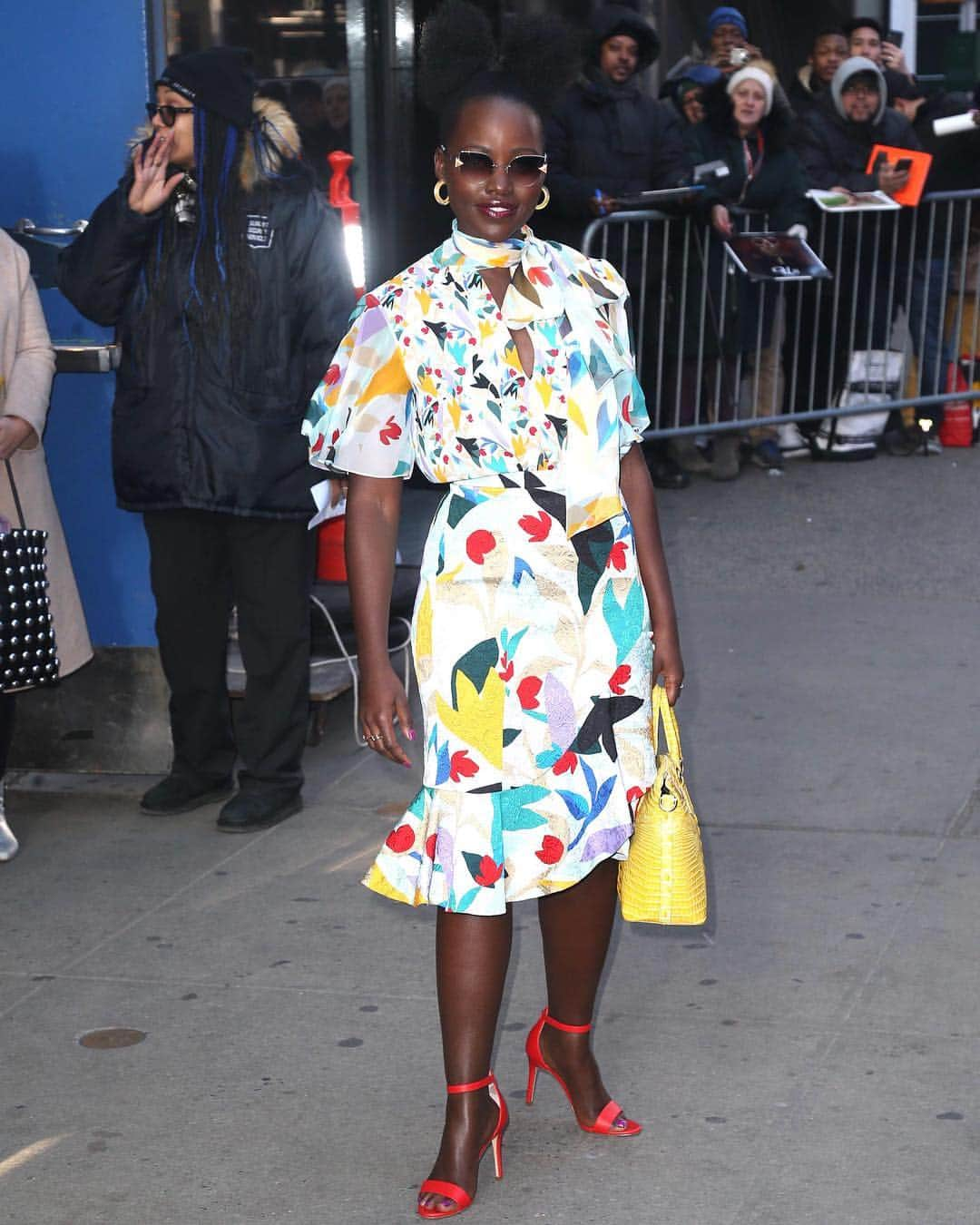 Just Jaredさんのインスタグラム写真 - (Just JaredInstagram)「@lupitanyongo strikes a pose outside of the @goodmorningamerica studies after promoting @usmovie! See more on JustJared.com #LupitaNyongo Photos: Instarimages」3月20日 5時05分 - justjared