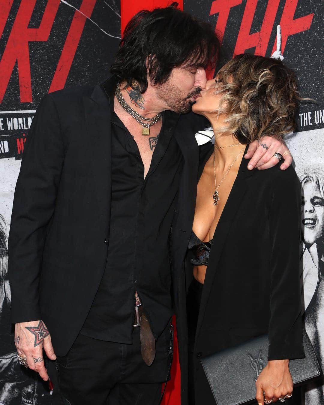 Just Jaredさんのインスタグラム写真 - (Just JaredInstagram)「@tommylee and @brittanyfurlan share a kiss at the premiere of @motleycrue’s @netflix film #TheDirtMovie! See more on JustJared.com #TommyLee #BrittanyFurlan Photos: @gettyimages / WENN」3月20日 5時11分 - justjared