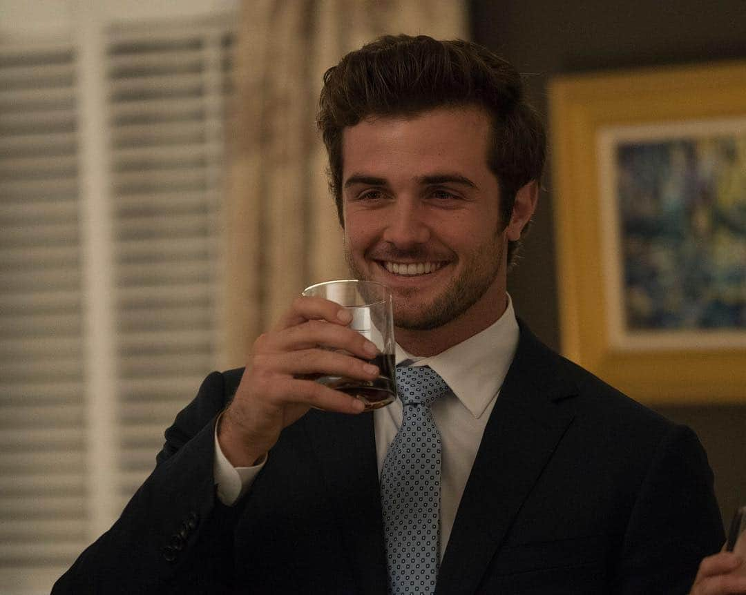 ボー・マーショフさんのインスタグラム写真 - (ボー・マーショフInstagram)「Jamie Hunter knows how to tie a full Windsor. Beau Mirchoff does knot. Haaaaa. Catch an all new #goodtrouble tonight at 8/7c on #freeform」3月20日 3時37分 - beau_mirchoff