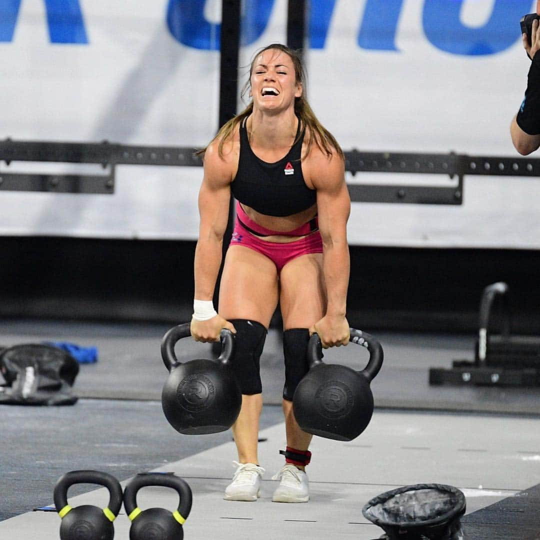 Camille Leblanc-Bazinetさんのインスタグラム写真 - (Camille Leblanc-BazinetInstagram)「Get you a girl that can do both 😈⭐️🤪 “ Tag someone that this makes you think of!! Haha #girly #allout #allin #doboth#badass #cute #makeup #dolledup #dying #goingadhardaspossible “ @reebok #bemorehuman #beauty #beast」3月20日 3時37分 - camillelbaz