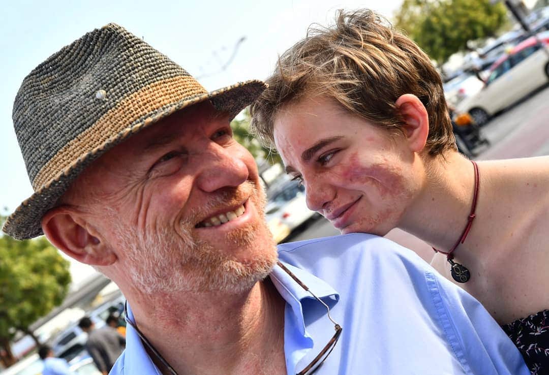 ベアトリーチェ・ヴィオのインスタグラム：「Tanti auguri all'uomo con il quale condivido matte risate e preziosi consigli. Ti voglio bene papà 👨‍👧😘❤️ #FestaDelPapà Foto @augusto280766」