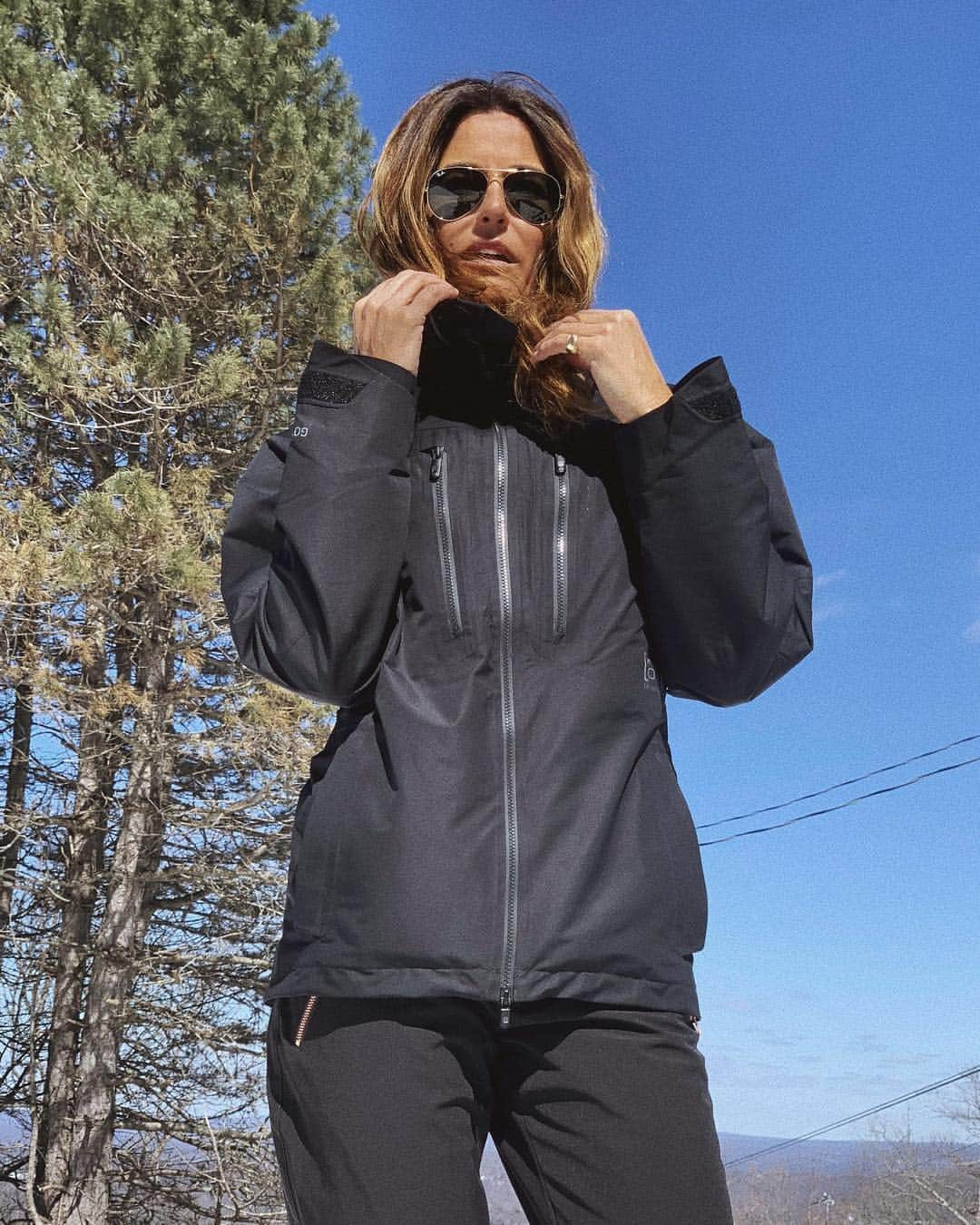 ケリー・キローレン・ベンサイモンさんのインスタグラム写真 - (ケリー・キローレン・ベンサイモンInstagram)「Ski day 3  Wearing @burton  #skiclothes #spring #travel #ski #burton #iloveskiing」3月20日 3時58分 - kellybensimon