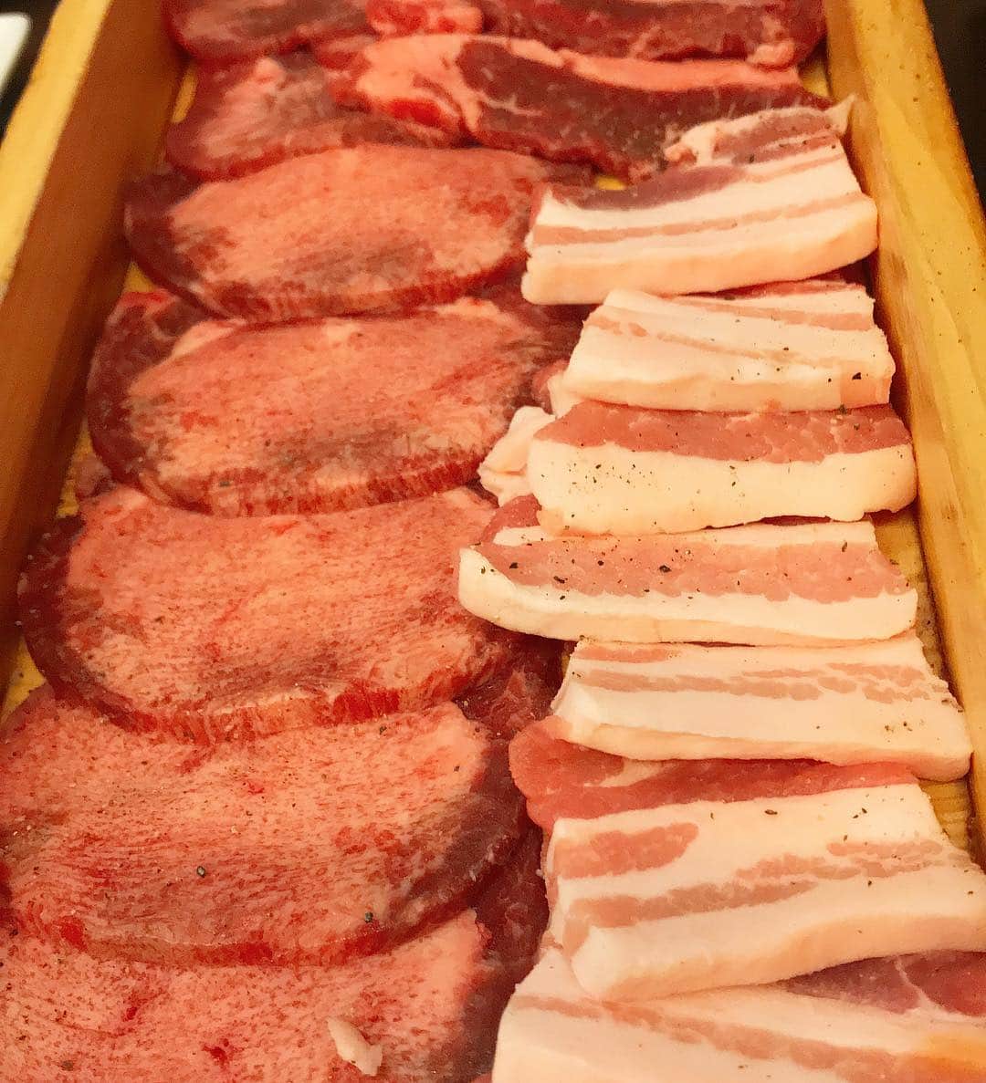 のインスタグラム：「お腹が減ってしまった・・・いつぞやの肉🍖🥓🥩 ハングリー！！ ️ #美味しい #food #foodlovers #foodie #delicious #foodoftheday #foodgasm #instaeat #肉 #meet #カルビ」