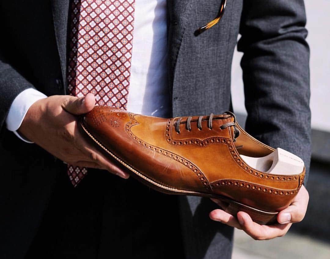 のインスタグラム：「We with apology want to inform you that due to personal and family circumstances, Phillip had to cancel the trunk show @cavour.co on emergency basis.  We hope for your understanding and would like to apologize for any inconvenience you may have had. The trunk show will be rescheduled for May.」