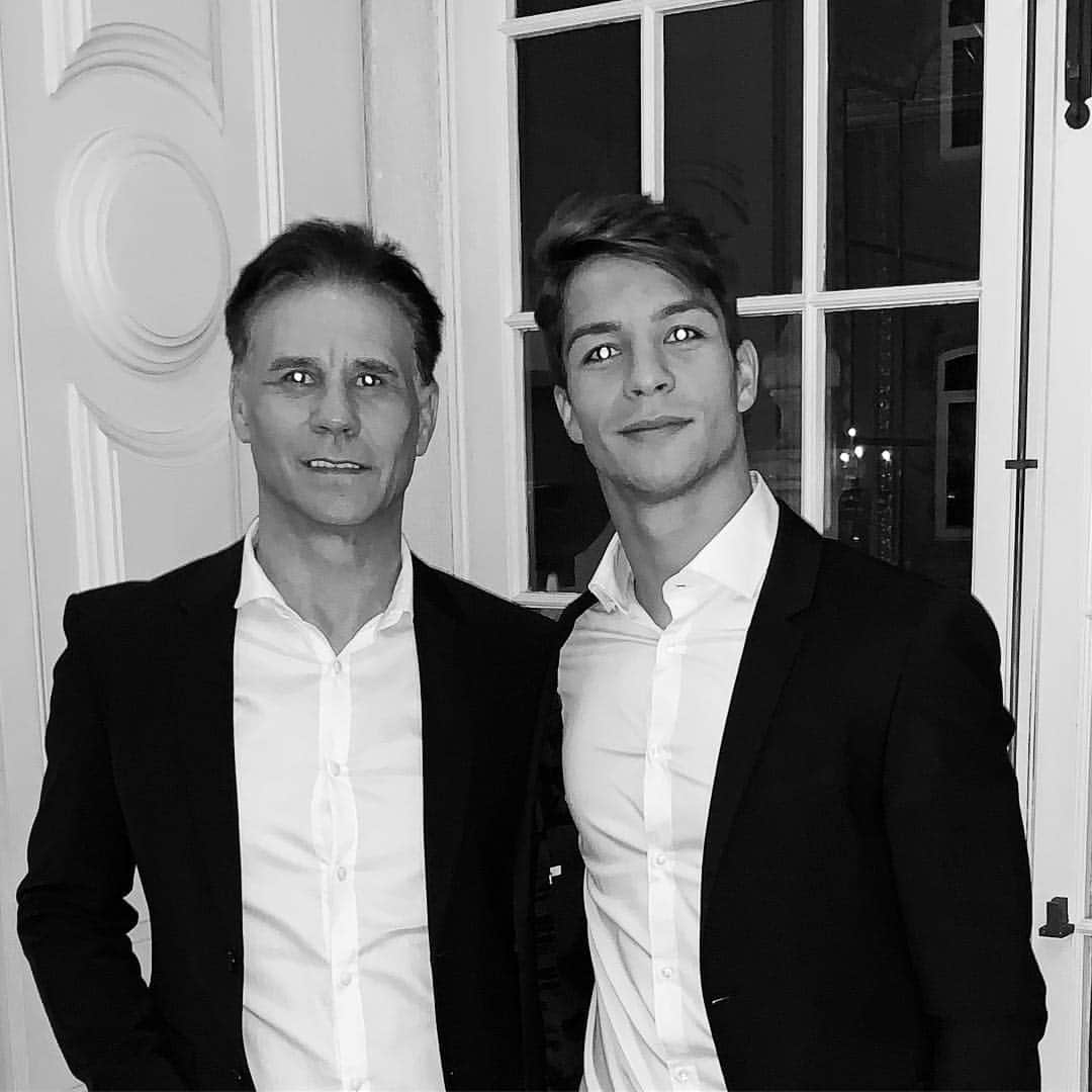 のインスタグラム：「Feliz día del padre, en especial para ti, por tantos consejos, momentos buenos y malos. Por todo, gracias 🙏」