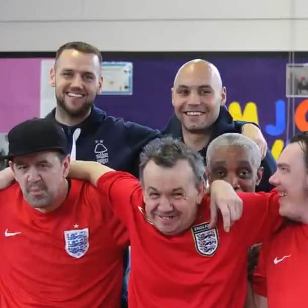 のインスタグラム：「Lovely afternoon ,always a pleasure to meet our fans and spend a great time with their ❤️#nffc first-team players @milosevicalex ,Martin Jackaman Centre as part of the #EFLDayOfAction #england #passion #hitmanbenalouane #yb29pablopicasso #family #reds 🦅🔴」