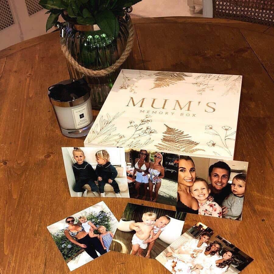 ビリー・フェアーズさんのインスタグラム写真 - (ビリー・フェアーズInstagram)「How lovely is this memory box from @GettingPersonal ... Perfect for Mother’s Day! Mum loves saving our photos and keepsakes ❤ Use code BILLIE10 for 10% off their site! #MothersDay #Memories #Gifts #Ad #Personalised」3月20日 4時48分 - billieshepherdofficial