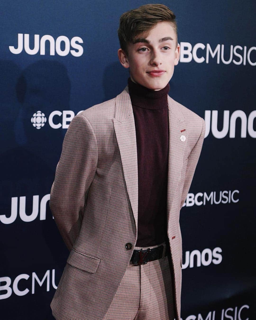 ジョニー・オーランドのインスタグラム：「my first JUNOs! honoured to have been nominated for breakthrough artist🖤🇨🇦」