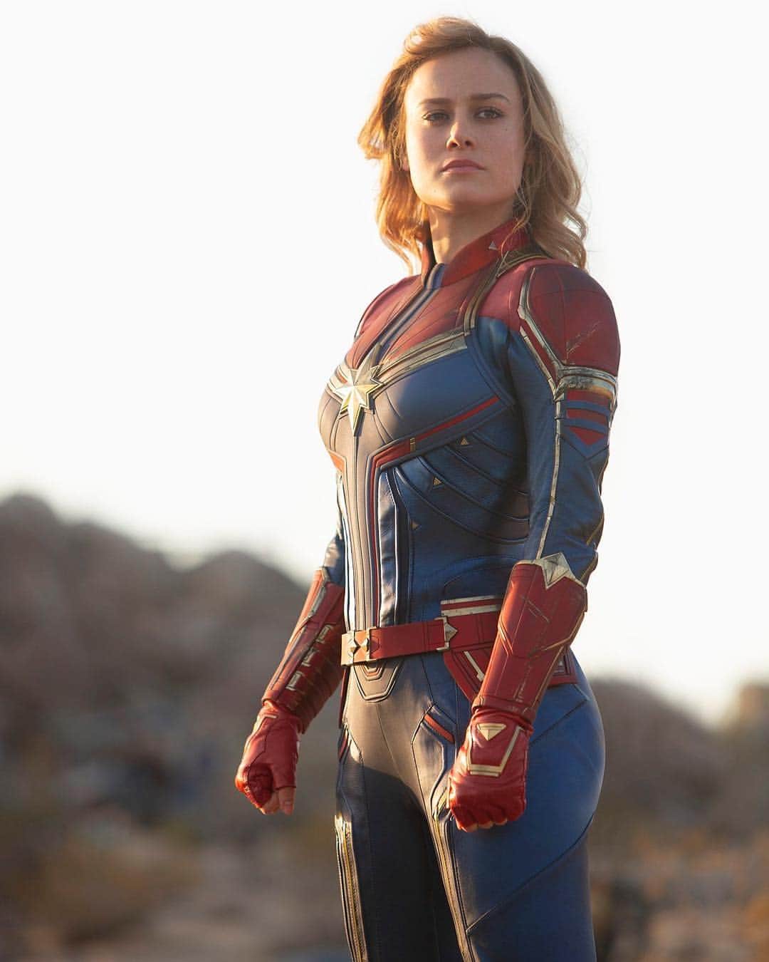 Vogue Australiaさんのインスタグラム写真 - (Vogue AustraliaInstagram)「As #CaptainMarvel continues to smash box-office records – and gender stereotypes – Vogue speaks to costume designer Sanja Milkovic Hays about her vision for a new dawn of female superheroes. “It was a conscious decision to not just make her a gorgeous, beautiful thing; but instead make her costume part of her attitude. She’s a girl with an attitude and rightfully so, she has nothing to prove,” Hays says of Captain Marvel's get up. Tap the link in the bio for more on how this superhero came to life on screen. 📸 Marvel」3月20日 5時00分 - vogueaustralia
