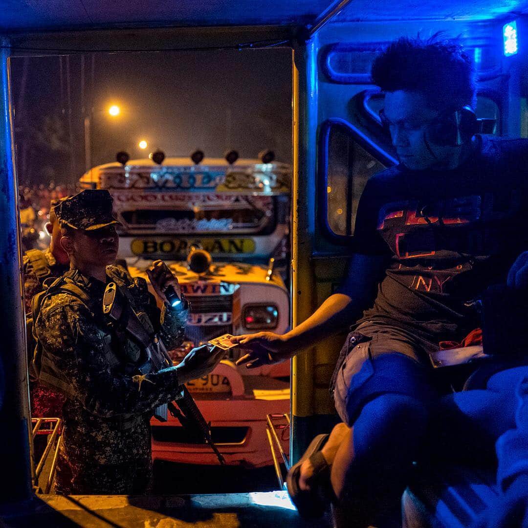 ニューヨーク・タイムズさんのインスタグラム写真 - (ニューヨーク・タイムズInstagram)「Here in the Mindanao islands of the southern Philippines, long a haven for insurgents because of dense wilderness and weak policing, ISIS has attracted a range of militant jihadists, Hannah Beech and Jason Gutierrez report. The Islamic State first made a big push for recruitment here in 2016. In 2017, they took over the city of Marawi in Mindanao. By the time the army prevailed 6 months later, the largest Muslim majority city in the country was in ruins. President Duterte of the Philippines has since declared victory over ISIS. But his triumphalism apparently has not deterred its loyalists from regrouping. ISIS claimed a pair of its suicide bombers were responsible for the January 27 cathedral bombing on the island of Jolo that killed 23 people. @jeszmann shot this photo of soldiers inspecting vehicles last month in Zamboanga, the gateway to the southern islands of Jolo and Basilan, where the nation’s Muslim minority is concentrated and local insurgencies have long battled the state. Visit the link in our profile to read more.」3月20日 5時00分 - nytimes