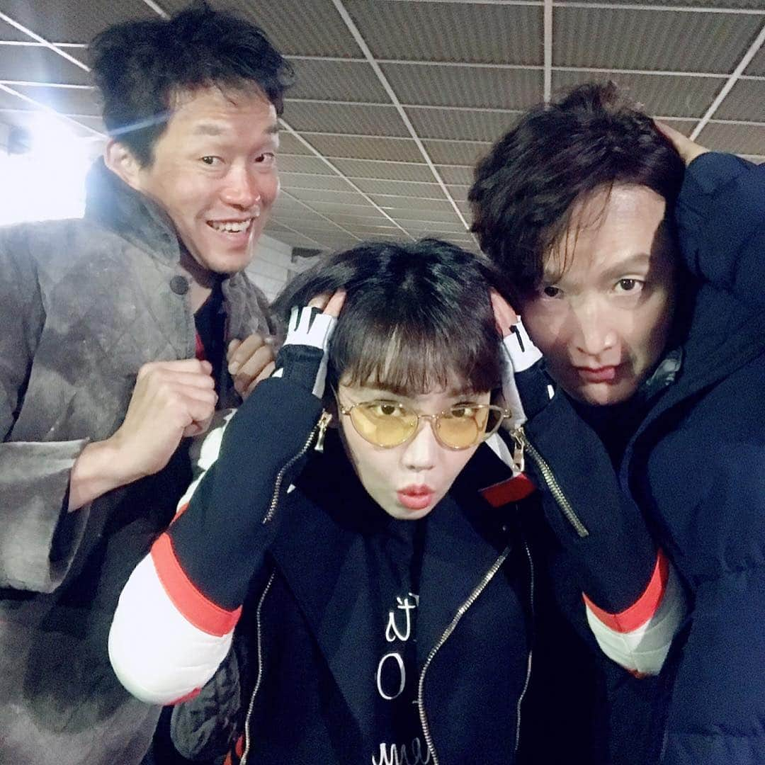 イ・ユリさんのインスタグラム写真 - (イ・ユリInstagram)「#이유리#봄이오나봄#천재감독님#최병모#선배님#봄이오나봄#촬영끝」3月19日 20時09分 - leeyuri007