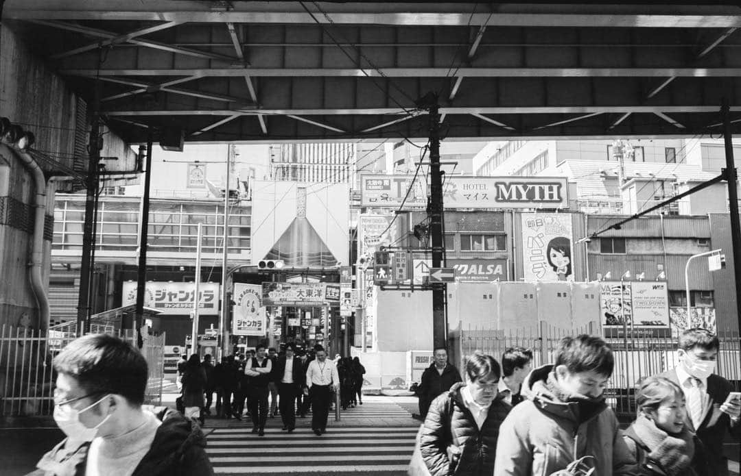 田島貴男さんのインスタグラム写真 - (田島貴男Instagram)「スナップ  #大阪 #フィルムカメラ #barnackleicadii #summaron35mmf35  #acros100  #自家現像」3月19日 20時07分 - tajimatakao