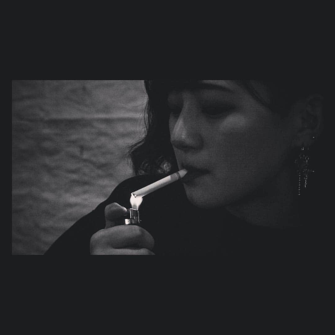 たかねんさんのインスタグラム写真 - (たかねんInstagram)「🐺💭 #タバコは２０歳から」3月19日 20時20分 - irojiro_tofu