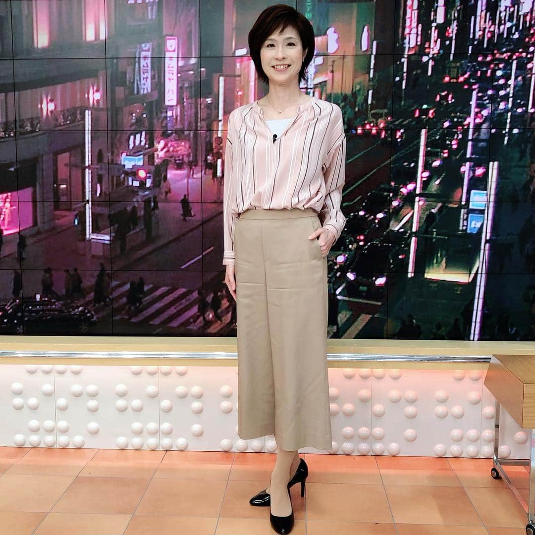 今村涼子さんのインスタグラム写真 - (今村涼子Instagram)「#衣装 #スーパーjチャンネル  #635天気#530天気 桜、あした咲くかな〜」3月19日 20時30分 - ryoko.imamu