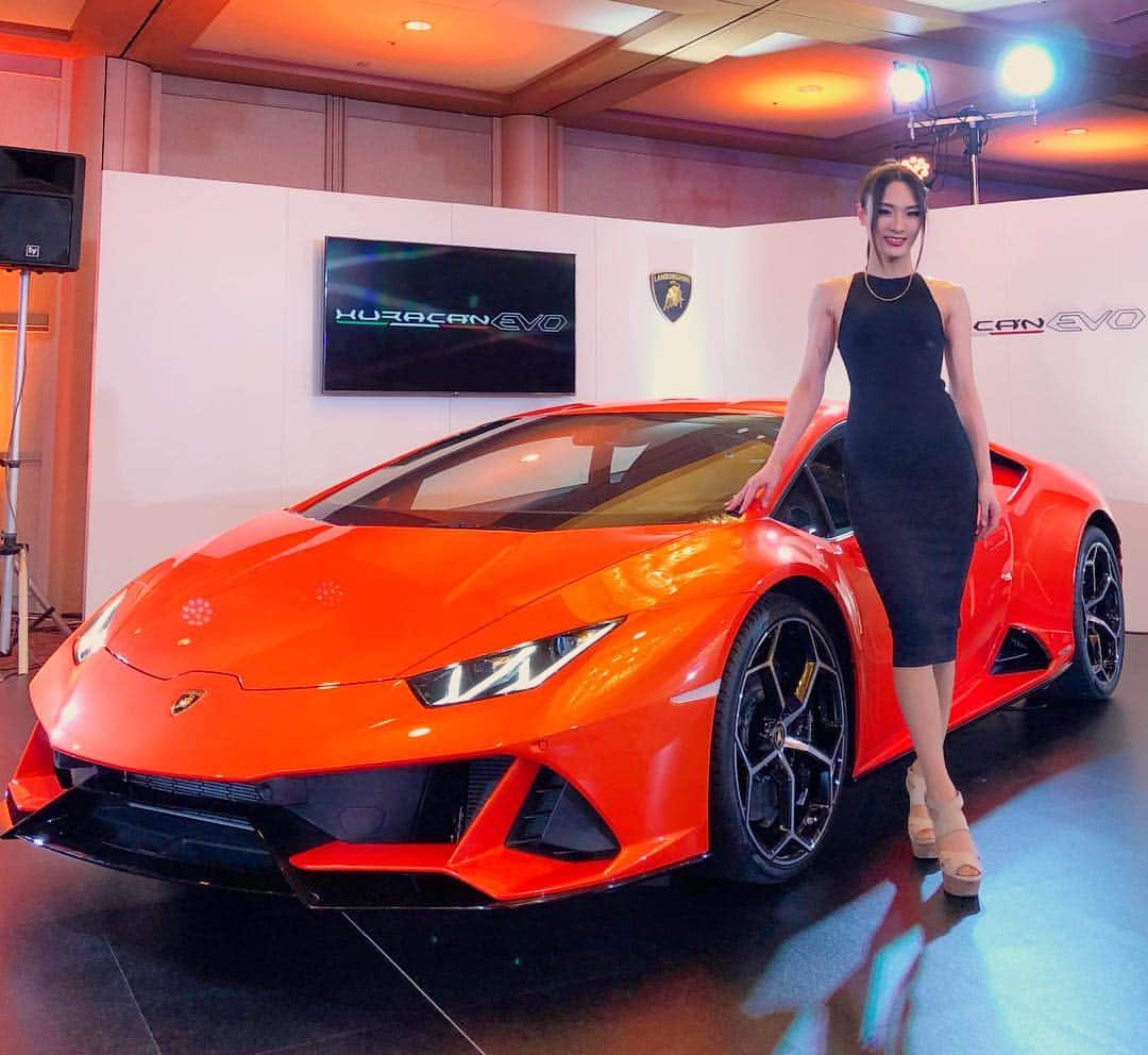 HILOCO aka neroDollさんのインスタグラム写真 - (HILOCO aka neroDollInstagram)「Lamborghini Huracan EVO unveil party❤️🧡 3/8に日本上陸したランボルギーニ・ウラカンの最新モデル「ウラカン EVO」アンベールパーティーでした💿💕🍾 久々の名古屋にテンション上がりつつも前後が詰まってて一瞬💨またゆっくりきたいなぁ…✨🎶 . . . #housemusicdj #techhousedj #technodj #femaledj #djlife #housemusic #techhouse #techno #lamborghini #huracanevo #huracan #cars #carevent #carlifestyle #ランボルギーニ #ウラカン #車好き #車好きな人と繋がりたい #housemusiclovers #VIPparty #womendj #womendjs #hiloconerodoll #djhiloco #djhilocoakanerodoll」3月19日 20時30分 - djhiloconerodoll