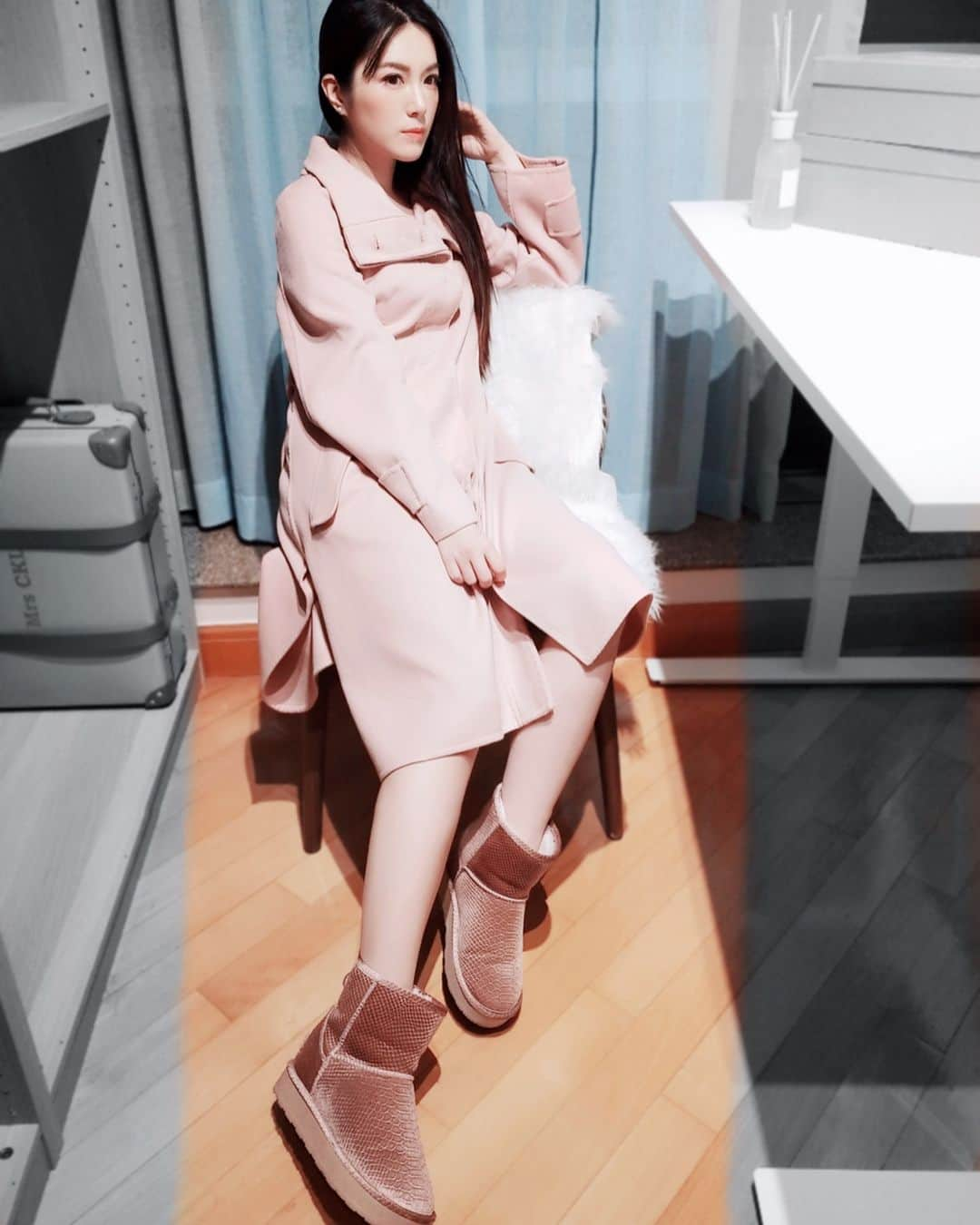 クリスティン・クオさんのインスタグラム写真 - (クリスティン・クオInstagram)「Pink lady tonight ! Love my pink coat and Boots @iijinhk  #pink #pinklady #christinekuo #苟芸慧 #iijin #iijinhk」3月19日 20時31分 - joyfulck