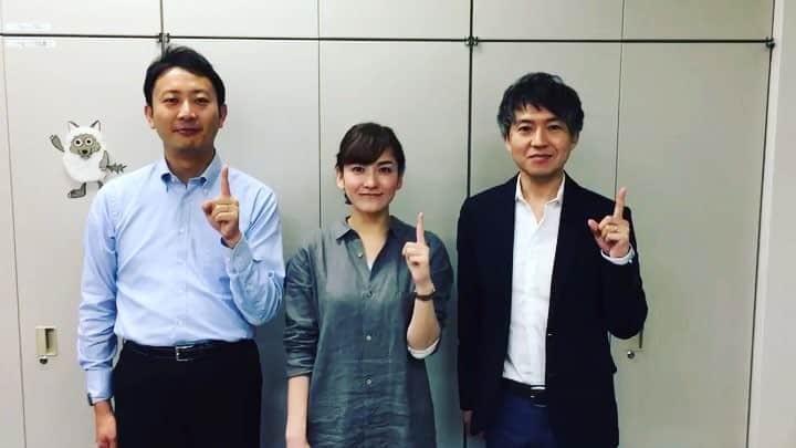 のインスタグラム：「来週からの#リニューアル に向けて#決めポーズ の練習中です😅 #メーテレup は#アップ ！に生まれ変わります♪ #アップは午後3時46分から #アナウンサー #星恭博 #鈴木しおり #石神愛子 #倉橋友和 #気象予報士 #山田修作 #修作さん」