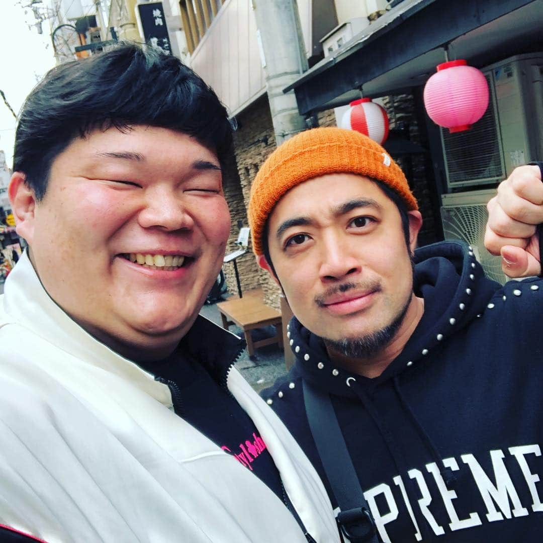 カバのインスタグラム：「‪今週のNGK小籔座長新喜劇、是非見に来て下さい！多くは語れませんが、カメラを止めるな！とウォーキングデッドから全てを学びました！‬ . ‪そして難波でたまたまGRPさんに会いましたー！この方相変わらずパワー溢れまくりでした！‬ . #吉本新喜劇 #小籔座長 #なんばグランド花月 #NGK #カメラを止めるな #ウォーキングデッド #全てはそこから学びました #GRP」