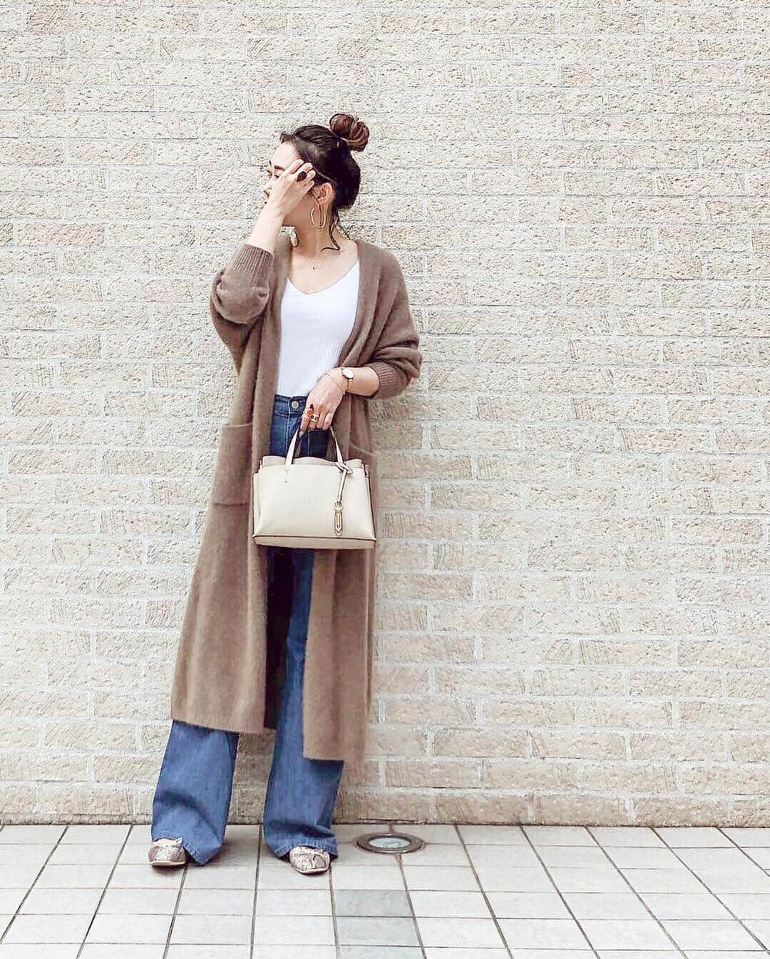 nanaさんのインスタグラム写真 - (nanaInstagram)「ㅤ ㅤ 2019.3.19 Tue #nanacoordinate 𓇼 ななコ 🐼ㅤ ㅤ ㅤ denim 𓇬 beige 𓇼𓃟 blogに詳しく書きます✎*。 ━━━━━☞blogへはtopからﾄﾍﾞﾏｽ𓅩𓂃 ㅤㅤ ㅤ ㅤ ｶｰﾃﾞだけで出かけられるのｳﾚｼｲﾅ𓆸*ﾟ 花粉ｽﾝｺﾞｲけど𓇣𓇣𓇣 ㅤ ㅤ ふわふわﾛﾝｸﾞｶｰﾃﾞにﾀﾝｸにﾃﾞﾆﾑのゆるっとｺｰﾃﾞに bagは @lowellthings のん𓂅 このくすみﾍﾞｰｼﾞｭがｶﾜｲｲ❤︎ それに大きさも程よくｺﾝﾊﾟｸﾄ、 ﾀﾞｹﾄﾞたくさん入るのが良き𓋜 ㅤ 今 @abahouse_online_ladies で point10% ᵃⁿᵈ ￥1,000ｸｰﾎﾟﾝ𓀤𓀤  ㅤ ㅤ ちなみにｶｰﾃﾞの中は#上下ユニクロ部 𓅓 #ワイドリブブラタンクトップ は2色買い𓂬𓂬. ｺﾚ、ﾒﾁｬｸﾁｬ体のﾗｲﾝ綺麗に見える𓁿*ﾟ ﾃﾞﾆﾑはお気に入りの#ベルボトムジーンズ 𓂅 脚長効果ﾊﾞﾂｸﾞﾝ𓃀𓃀 ㅤ ㅤ ㅤ 今日はﾈｲﾙﾁｪﾝｼﾞに𓂣  ㅤ  ㅤ #lowellthings #ロウェルシングス #atstagram_l #atscelta #uniqloginza #uniqlo #atscelta #outfit #fashion #ootd #coordinate #大人カジュアル  #locari mery  #beaustagrammer  #シンプルコーデ #プチプラコーデ  #mineby3mootd #instafashion #fashionblogger #fashionista #데일리록 #코디 #옷스타그램 #멋스타그램 #穿搭 #오오티디  #패션스타그램일상」3月19日 20時35分 - nanapanda517