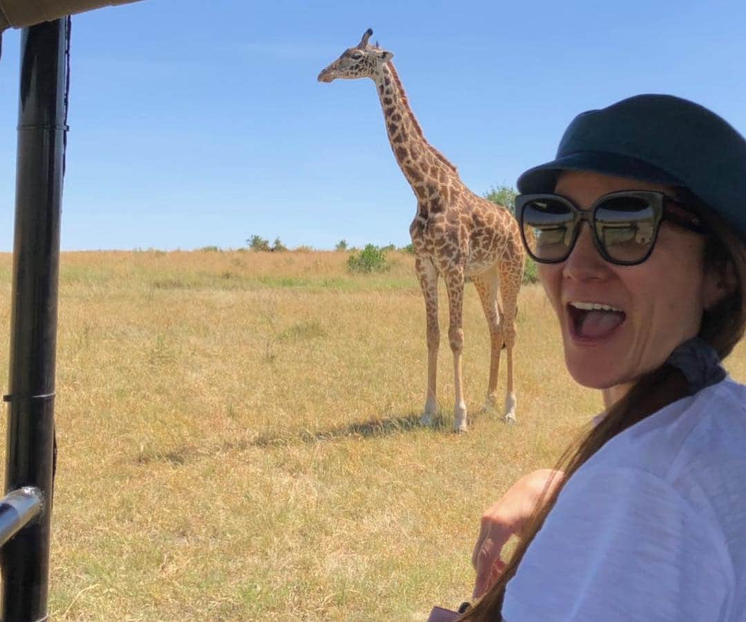 マキ・コニクソンさんのインスタグラム写真 - (マキ・コニクソンInstagram)「We are having so much fun at Masai Mara on Safari!! 🦒🦏🐘 楽し過ぎてたまらんのよ！たぁくさんの野生動物に会えました！🦏🐘🦒🦓 気候も最高だしはるばるケニアまで来て本当に良かった！🇰🇪 photo by Rinka  ナイスな写真サンキュ！😘 #旅のおすそ分け🤙🏼 #masai maraのおすそ分け🇰🇪 #楽しい春休み🤗」3月19日 20時35分 - makikonikson