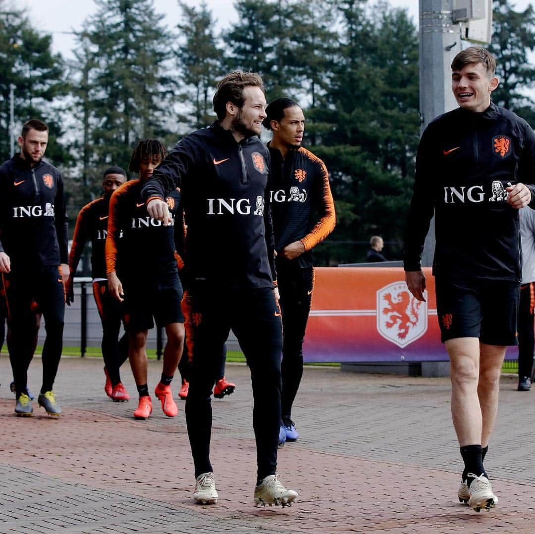 サッカー オランダ代表チームさんのインスタグラム写真 - (サッカー オランダ代表チームInstagram)「One step closer 🦁 #nedwru #training #knvbcampus #nederlandselftal #onsoranje」3月19日 20時49分 - onsoranje