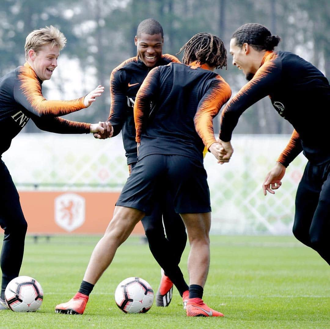 サッカー オランダ代表チームさんのインスタグラム写真 - (サッカー オランダ代表チームInstagram)「One step closer 🦁 #nedwru #training #knvbcampus #nederlandselftal #onsoranje」3月19日 20時49分 - onsoranje